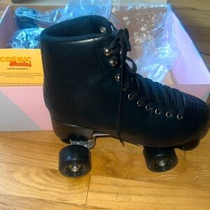 Skates ~  Black on Black size 8